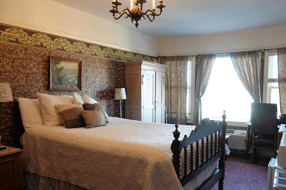 Queen Room with Sea View interior